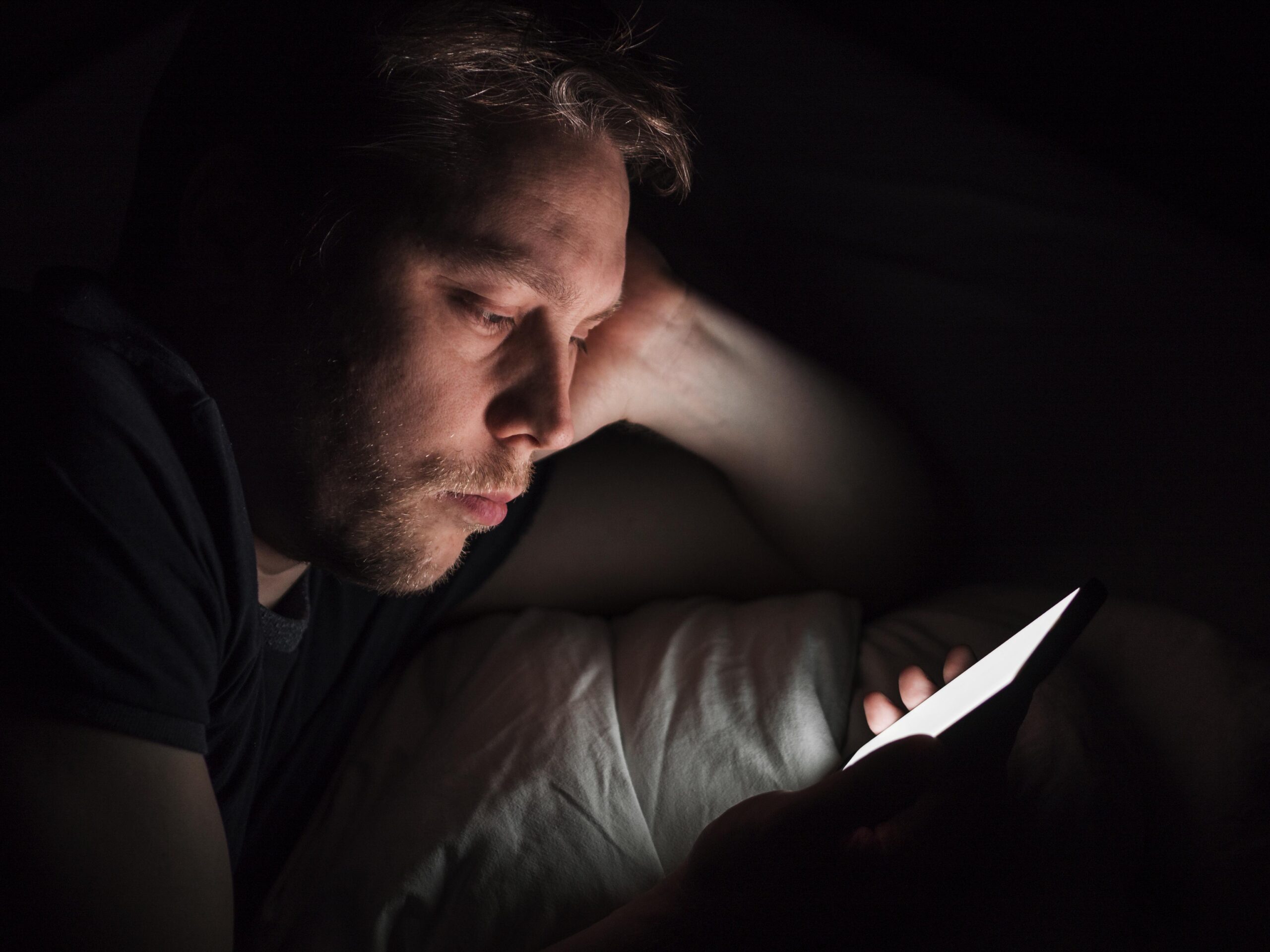 Vício em Celular e Redes Sociais: Hipnoterapia para Curar a Sobrecarga e o Cansaço Mental