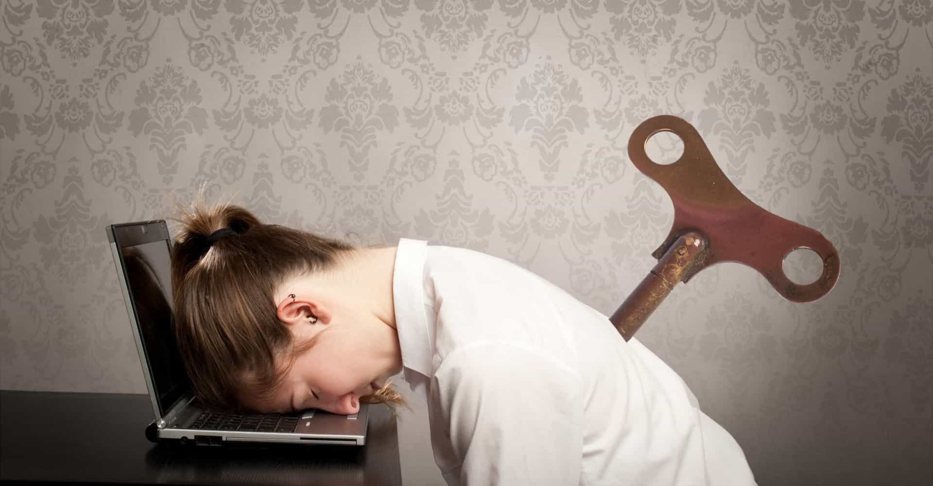 A Procrastinação não é Preguiça: Entenda a ligação profunda com a Culpa e a Autopunição